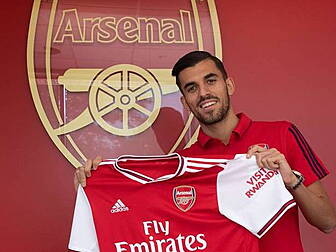 Arsenal confirm loan signing o...